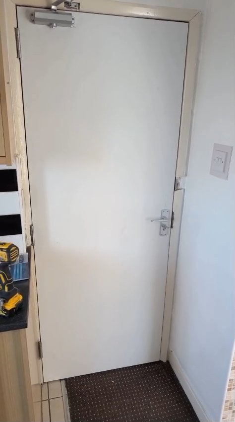 Flat 7 overhead self closer